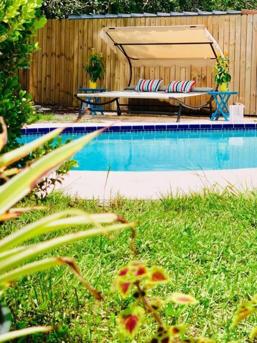 Paradise Hideaway Entire Guest Home Near Beach Clearwater Exterior photo